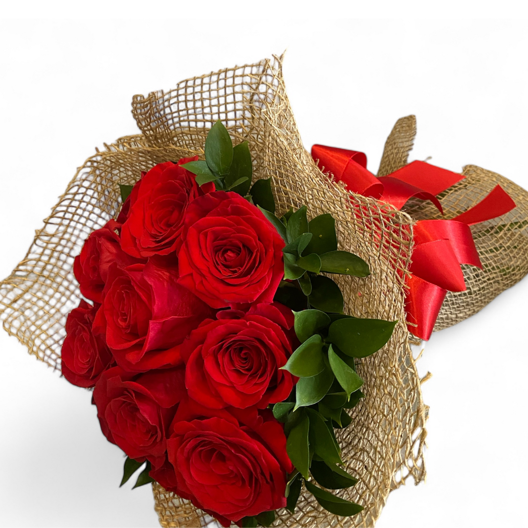 Buqu com 12 rosas importadas